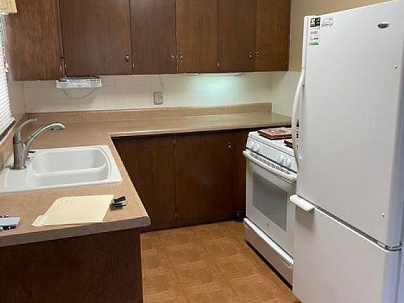 3rd image of 1614 Linden Way
