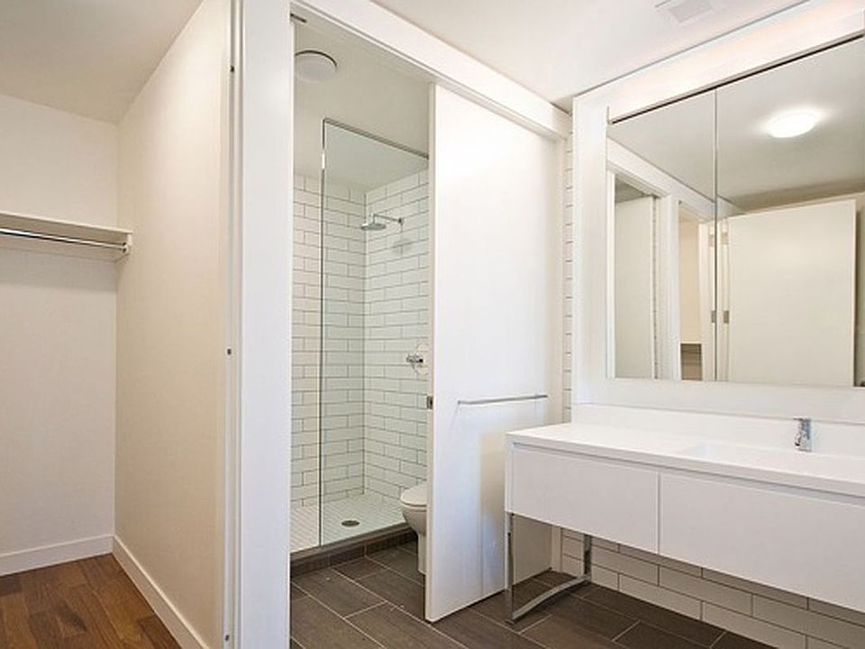 1st image of 15 William St #25G