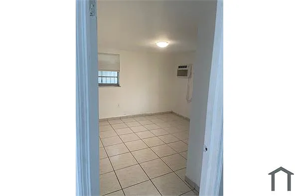 Building Photo - 2229 NW 6th St #3