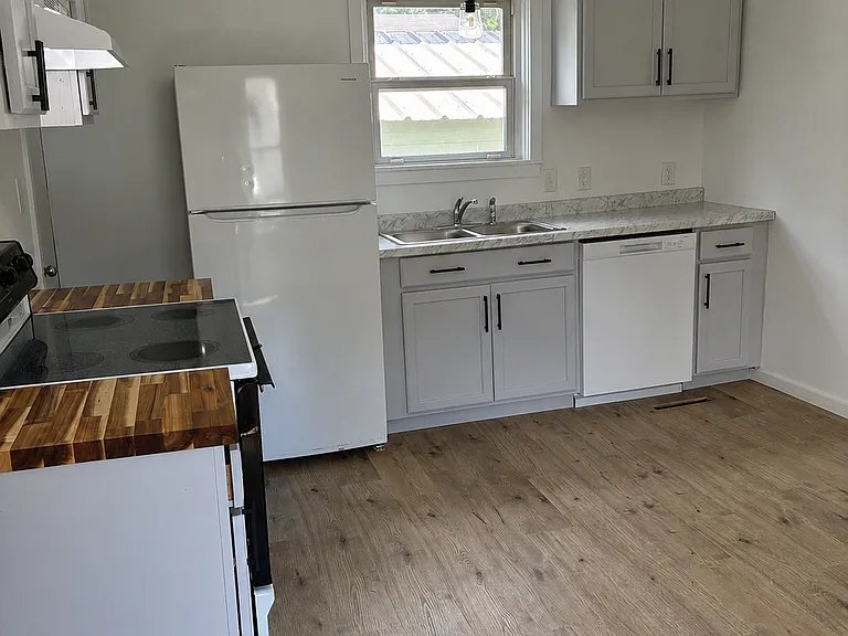 905 S Pine St — Photo 8