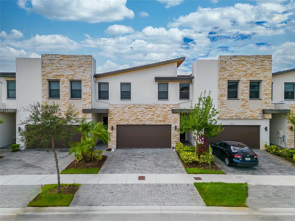 1st image of 10528 NW 79th St