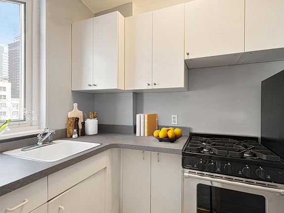 3rd image of 315 E 69th St APT 10M