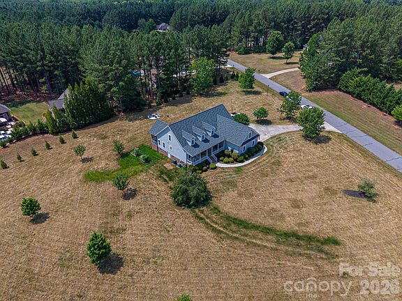 3rd image of 3020 N Ridge Ct