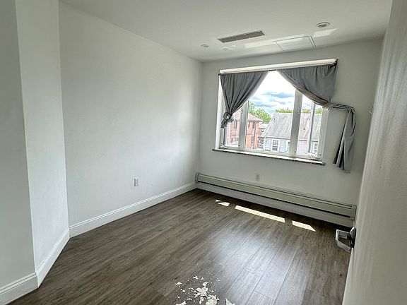 4th image of 13620 Booth Memorial Ave #3C