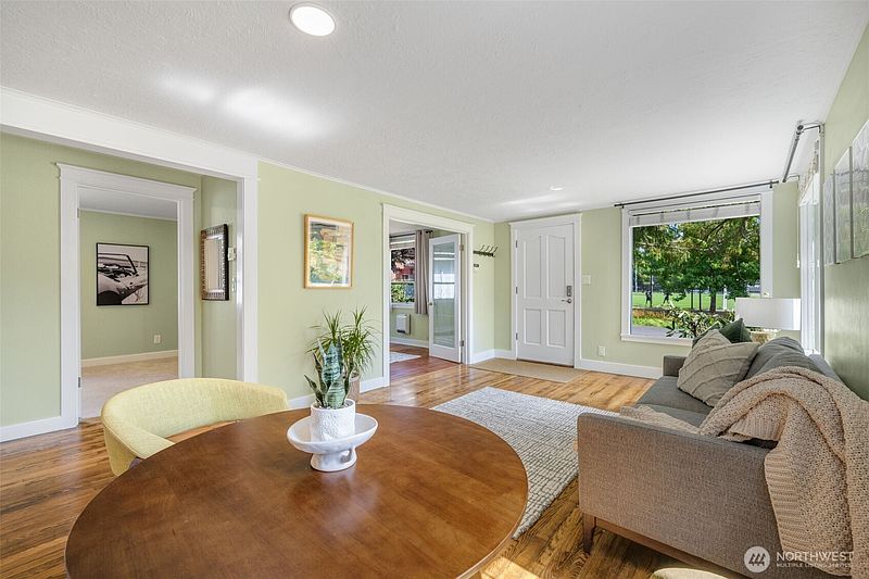3rd image of 11017 31st Avenue NE