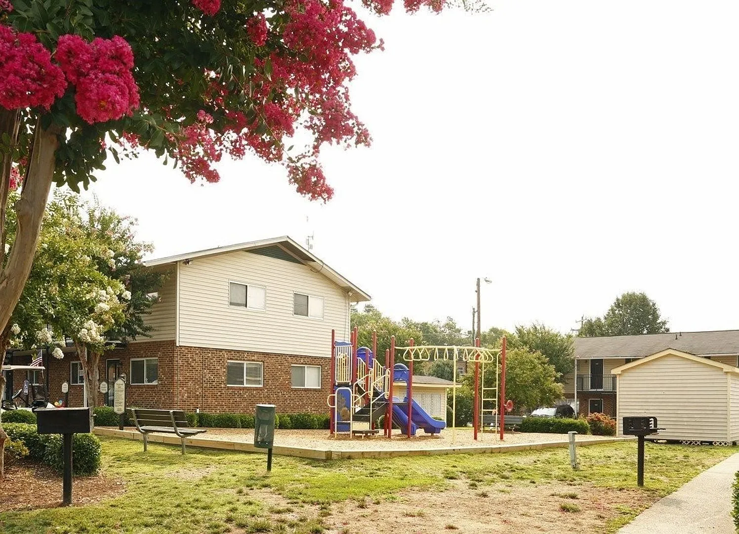 Rolling Hills Apartments — Photo 3