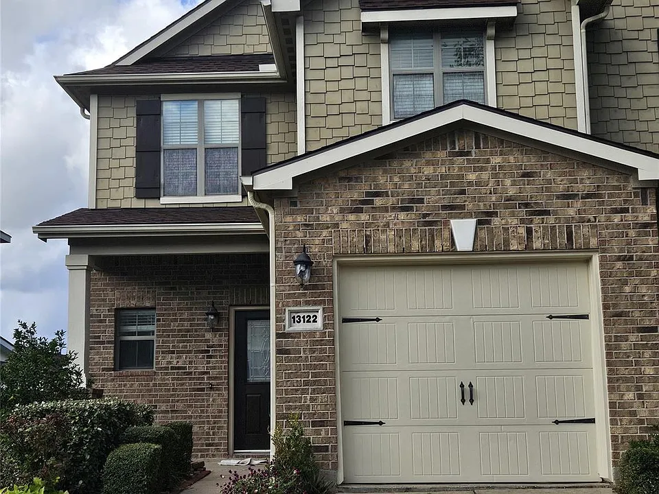 13122 Stratford Skies Ln
