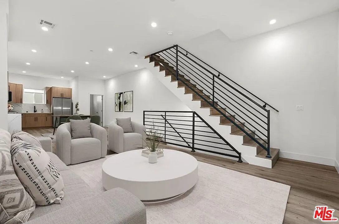 4 bed, 3.5 bath, 1888 sqft, $4,999 — Photo 4