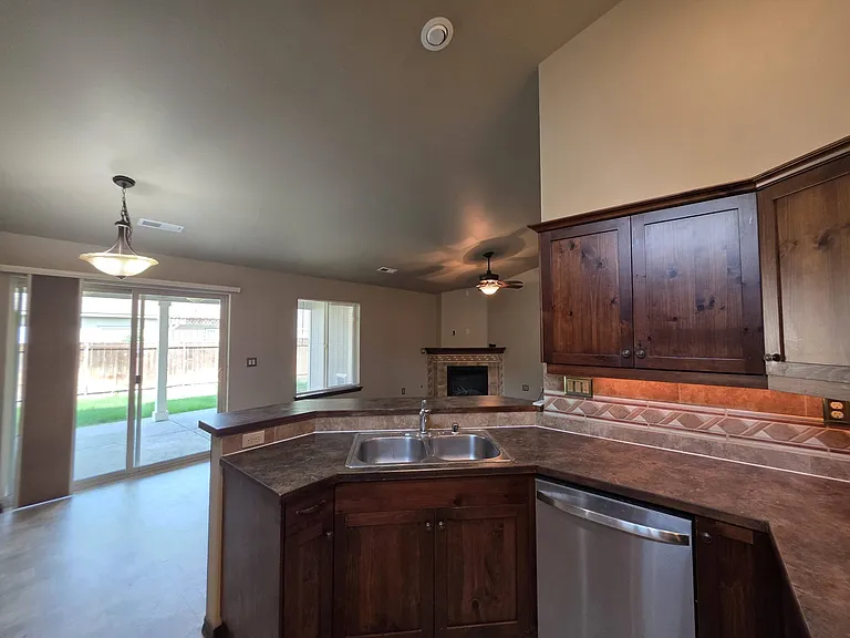 1523 Sacajawea Ave — Photo 8