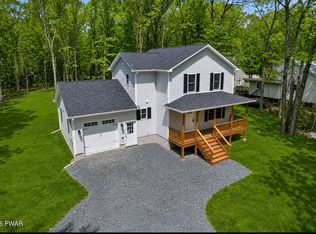104 Washington Dr, Hawley, PA 18428