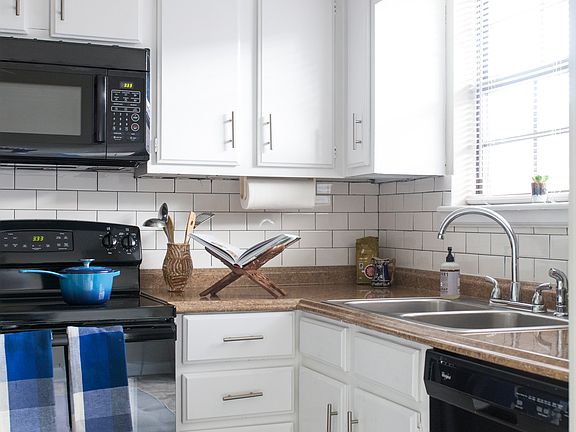 Kitchen, alt view