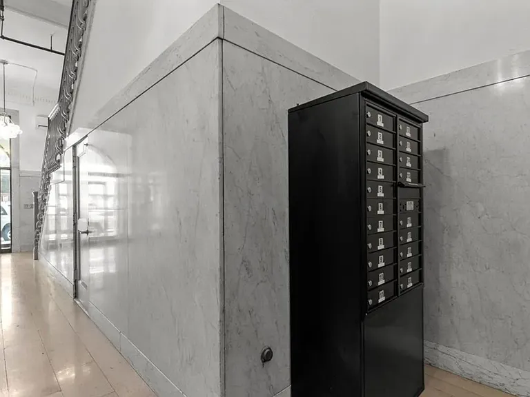 105 William St #402 — Photo 12