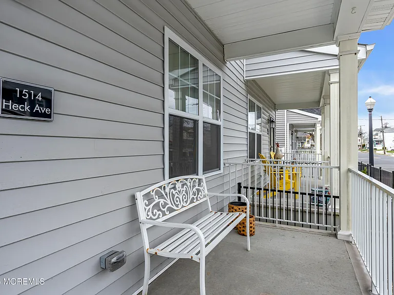 1514 Heck Ave — Photo 2
