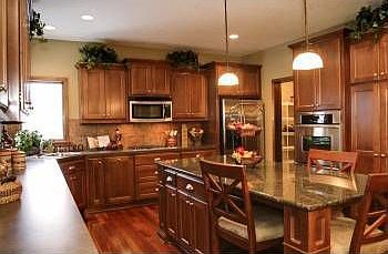 3rd image of 10916 Orchard Ave N