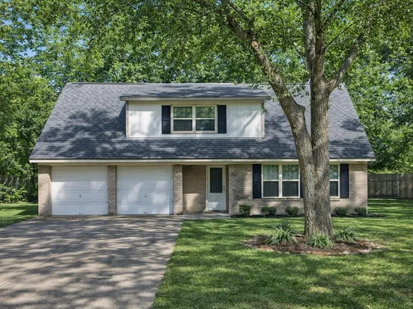 101 Gladiola St, Lake Jackson, TX 77566