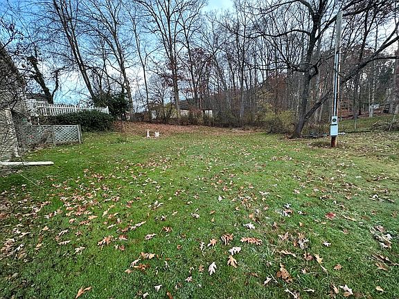 3rd image of 342 Oak Dr