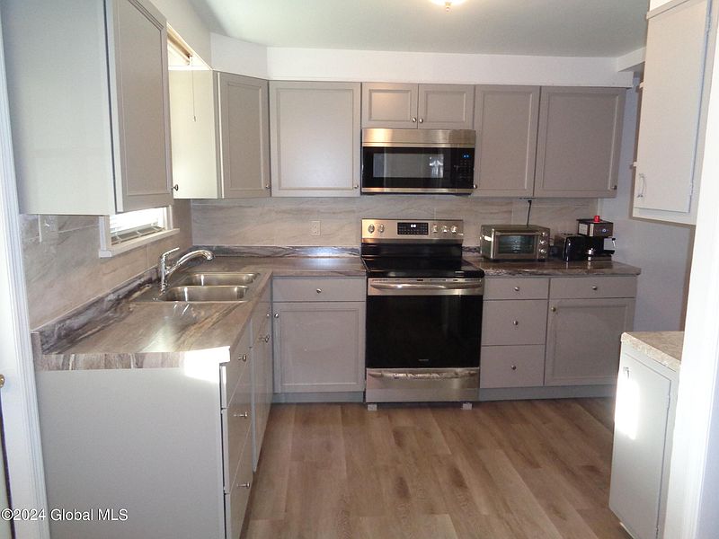 3rd image of 3002 Westside Avenue