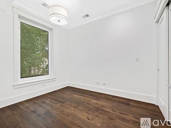 3rd image of 653 W Wrightwood Ave APT 2F