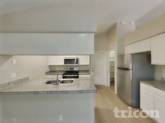 5th image of 7321 N 69th Ave