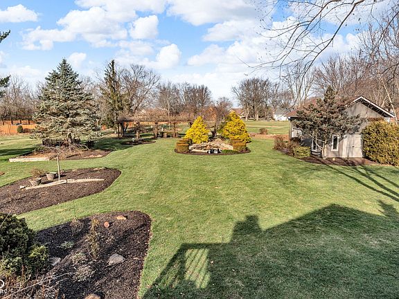 3rd image of 238 Glenbrook Ln