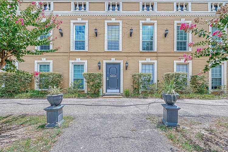 1st image of 5200 Arboles Dr APT 3