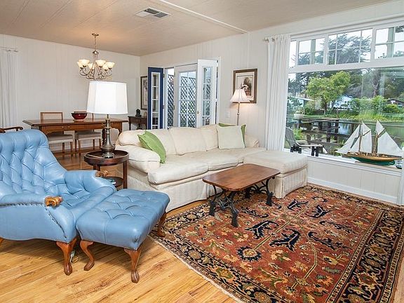 3rd image of 1184 N Main St #37