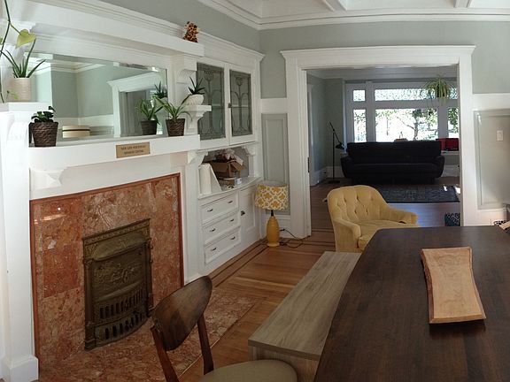 Dining room (view 1)