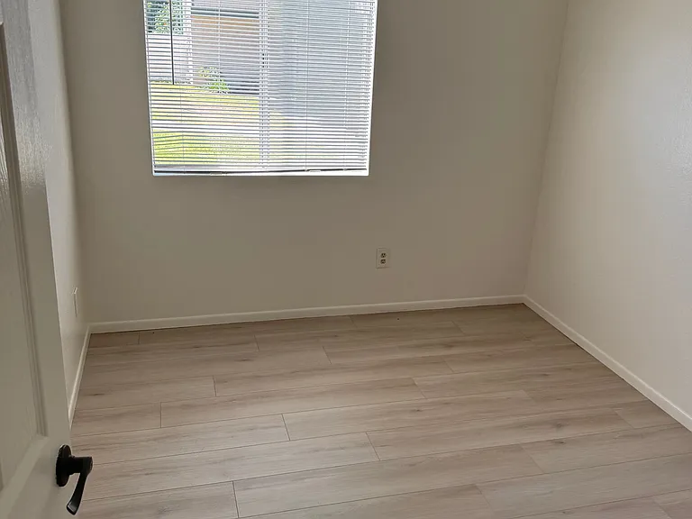 240 Aspen St #8 — Photo 10