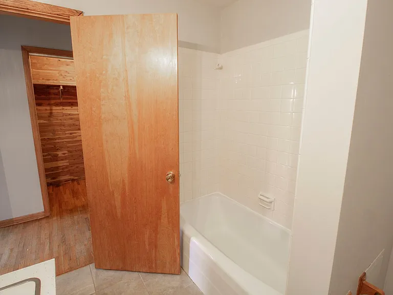 1303 Smiley Ln — Photo 15