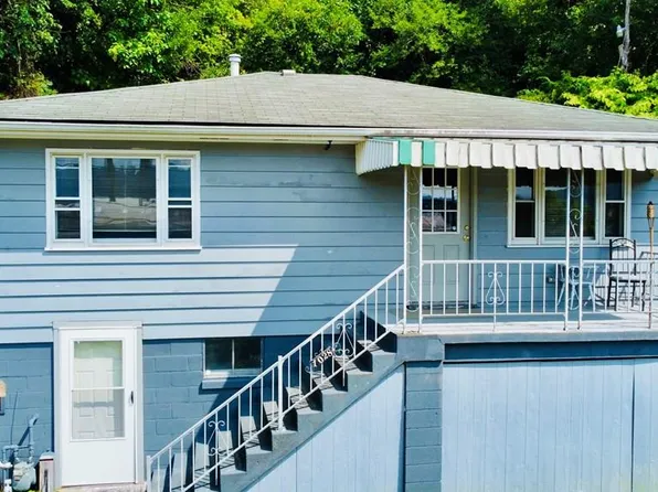 1028 Marshall St S, Benwood, WV 26031