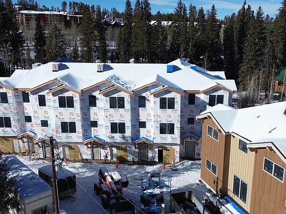 3rd image of 185 Vasquez #B3