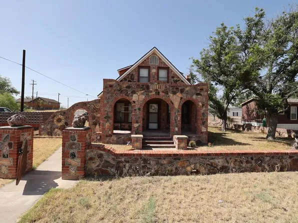 120 E 4th St, Iraan, TX 79744