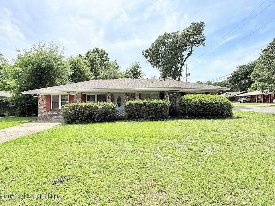 1st image of 331 Greenwood Dr