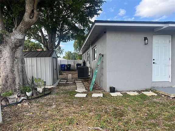 4th image of 6742 SW 18th Ct #2