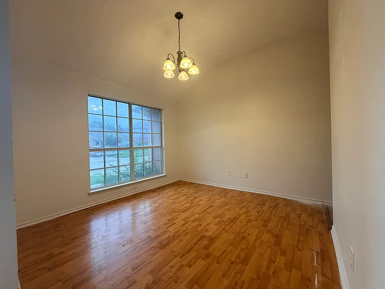 1023 Bonanza Dr — Photo 7