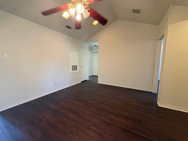714 Hillcrest Ct — Photo 6