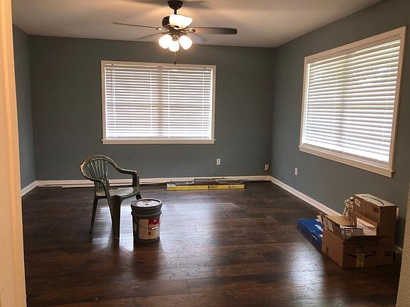 5th image of 304 Southline St