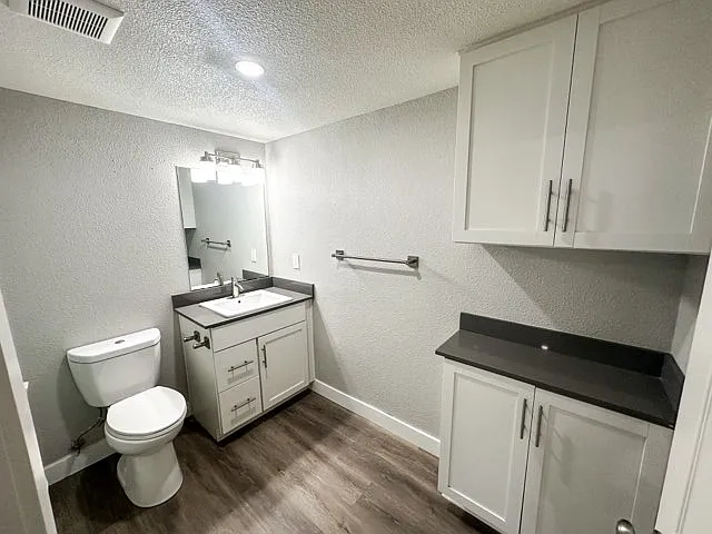 Vista Pacific Apartments — Photo 37