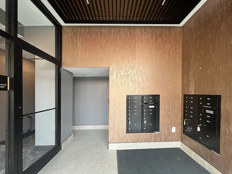 277 Border St #402 — Photo 12