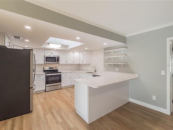 3rd image of 418 Springview Dr