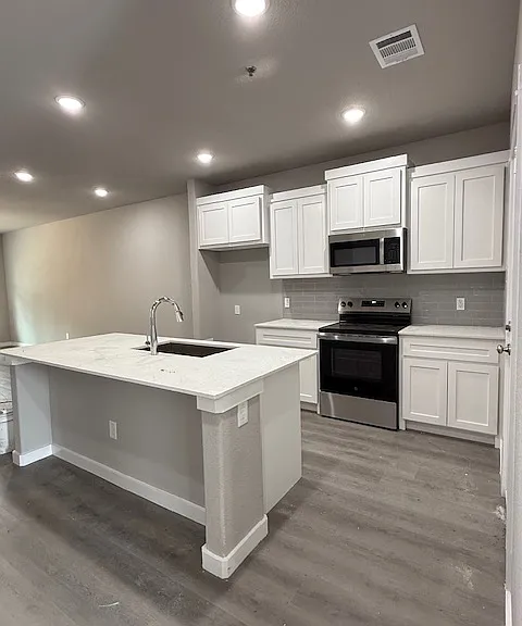 600 Gladys St #7 — Photo 1