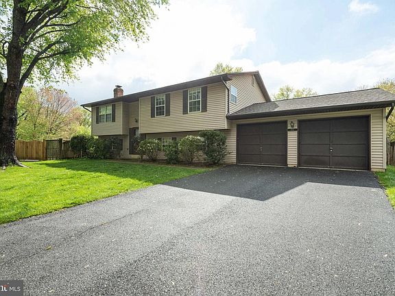 2nd image of 1916 Crack Willow Ct