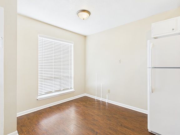 4th image of 704 San Pedro Dr APT D
