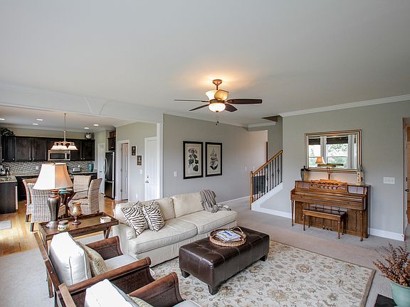 4th image of 1544 Hunt Club Blvd