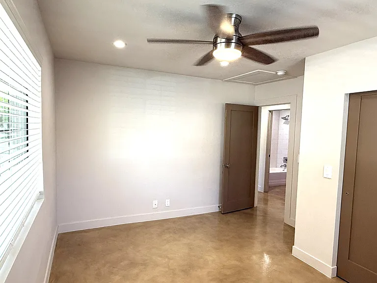 426 S Stratford Dr — Photo 20
