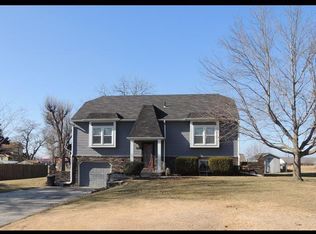 1705 Saxony Dr, Macon, MO 63552