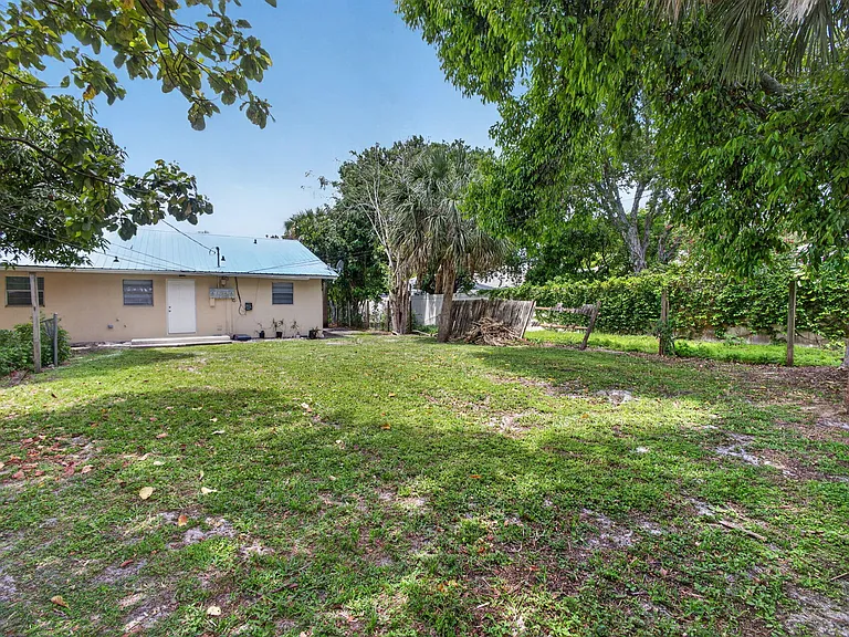 9484 Sun Ct — Photo 18