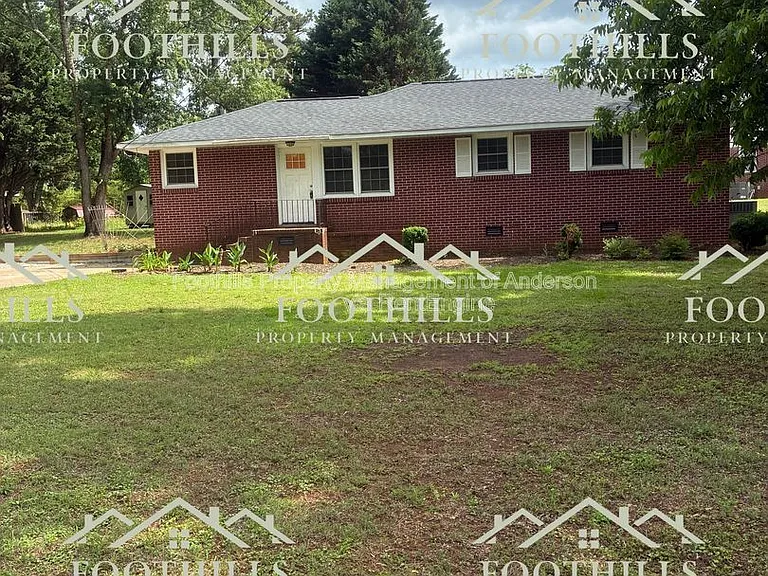 1109 Centerville Rd — Photo 1