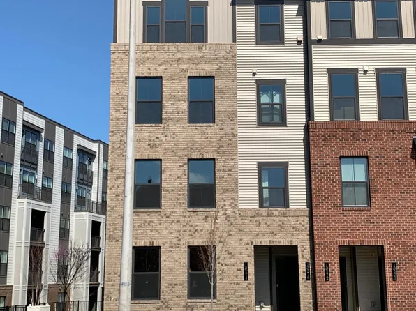13274 Woodland Park Rd, Herndon, VA 20171