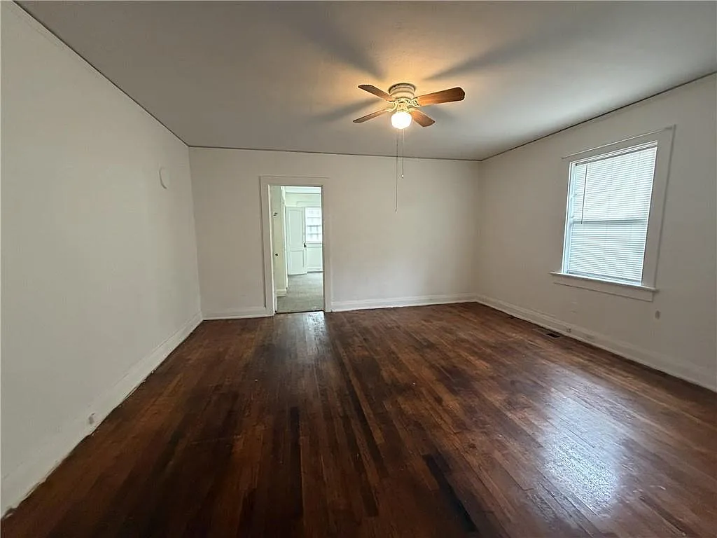 3 bed, 2.0 bath, 1568 sqft, $1,200 — Photo 2